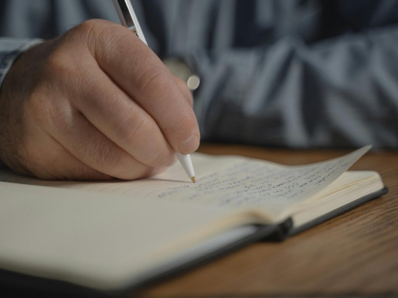 Anotação de propósito pessoal no caderno